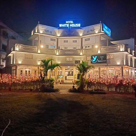 Hotel White House Ντεχραντούν Εξωτερικό φωτογραφία