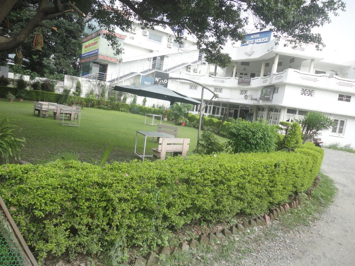 Hotel White House Ντεχραντούν Εξωτερικό φωτογραφία